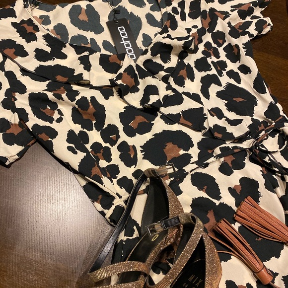 Boohoo v dress NWOT - Picture 8 of 10